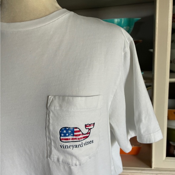 Vineyard Vines Patriotic Flag and Whale Short Sleeve Pocket Tee- Size Medium - Picture 4 of 16
